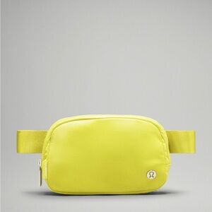 NWT LULULEMON EVERYWHERE BELT BAG YELLOW SERPENTINE